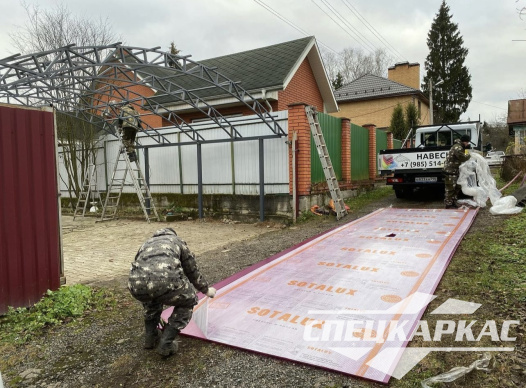 Усиленный навес из поликарбоната арочного типа для парковки двух автомобилей №74 - фото 1695